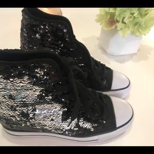 New tendenz black and silver sneakers